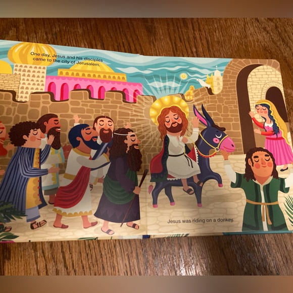 👶🏻  (bundle 3 kids items for $12) Children’s Easter Books - Picture 2 of 8